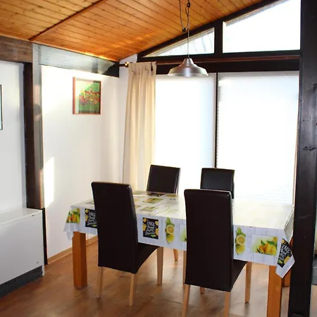 Ferienhaus Am Yachthafen 93 *